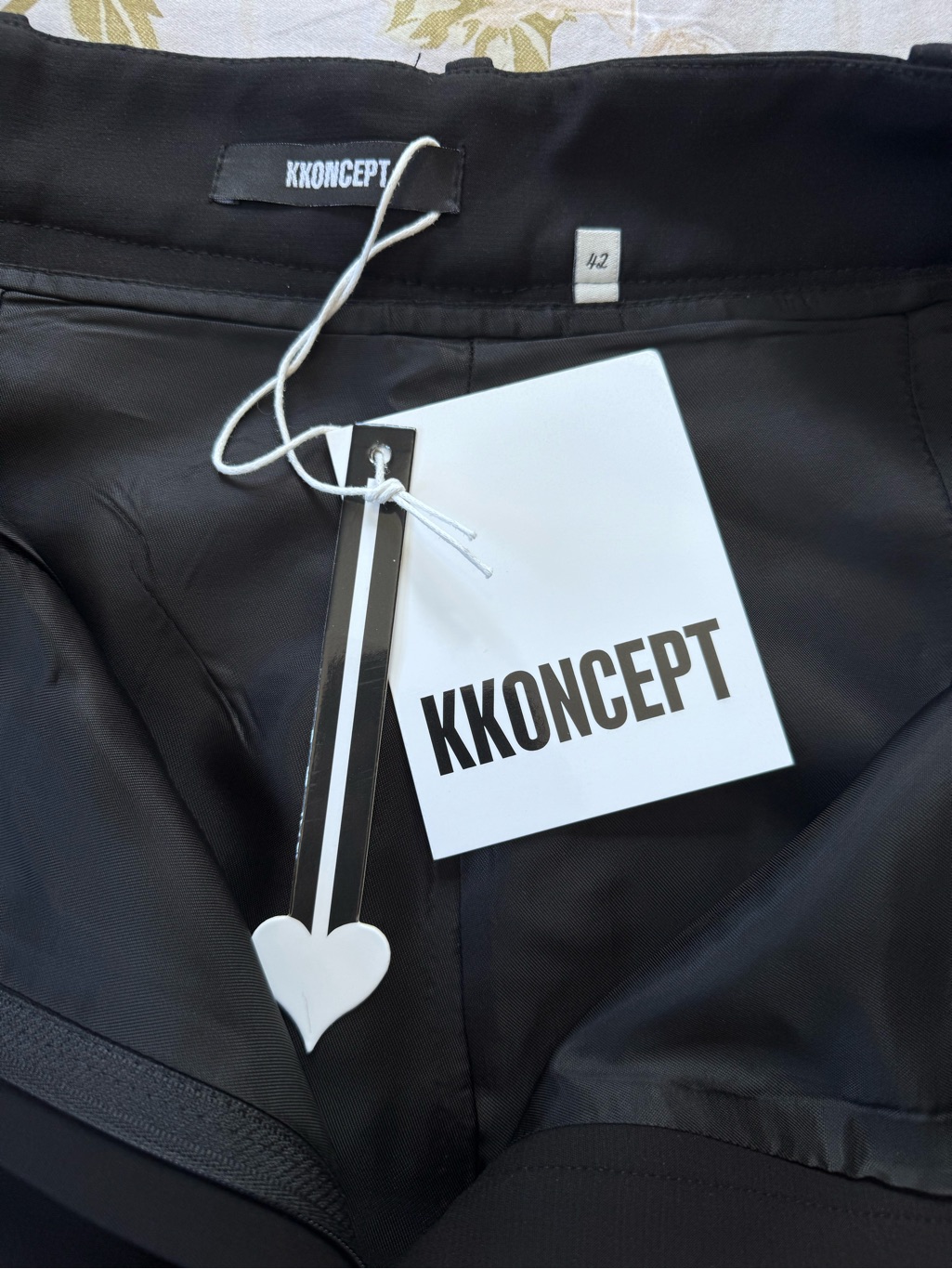 Nwt Kkoncept Black Bow Accent Trousers, Size: 42/Xl — image 3 of 5